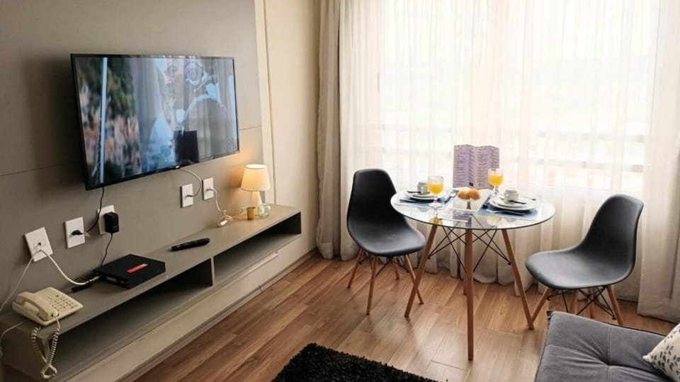 Communal lounge/ TV room, TV and multimedia, Living room, Seating area, Dining area