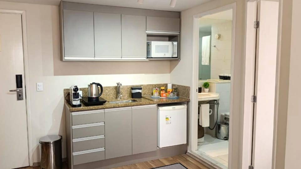 Coffee/tea facilities, Kitchen or kitchenette, minibar, stove