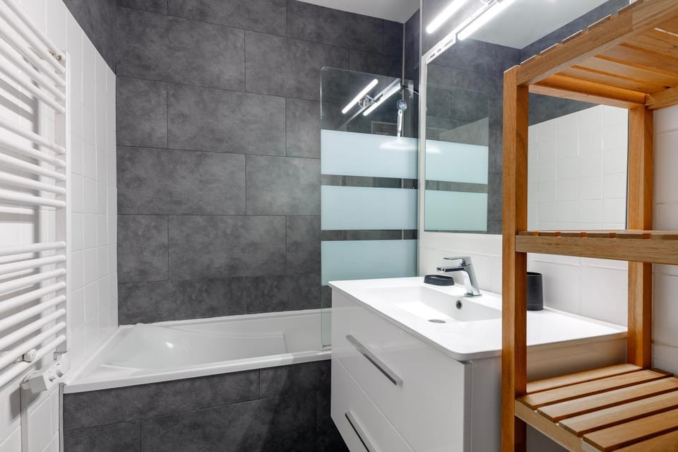 Bathroom, Bath