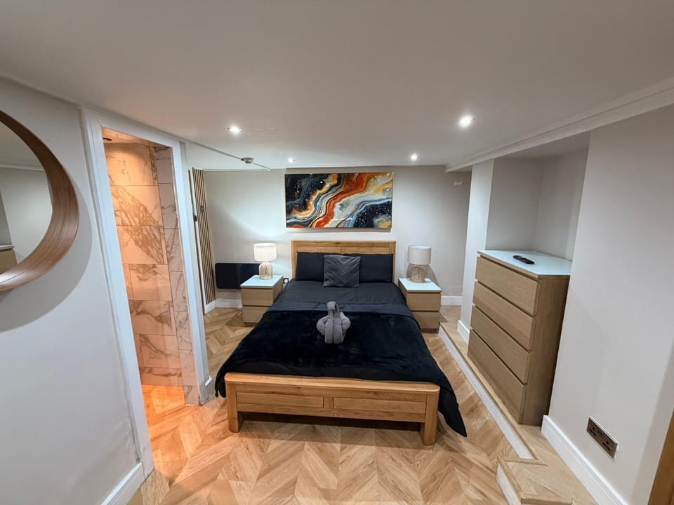 Photo of the whole room, Bedroom