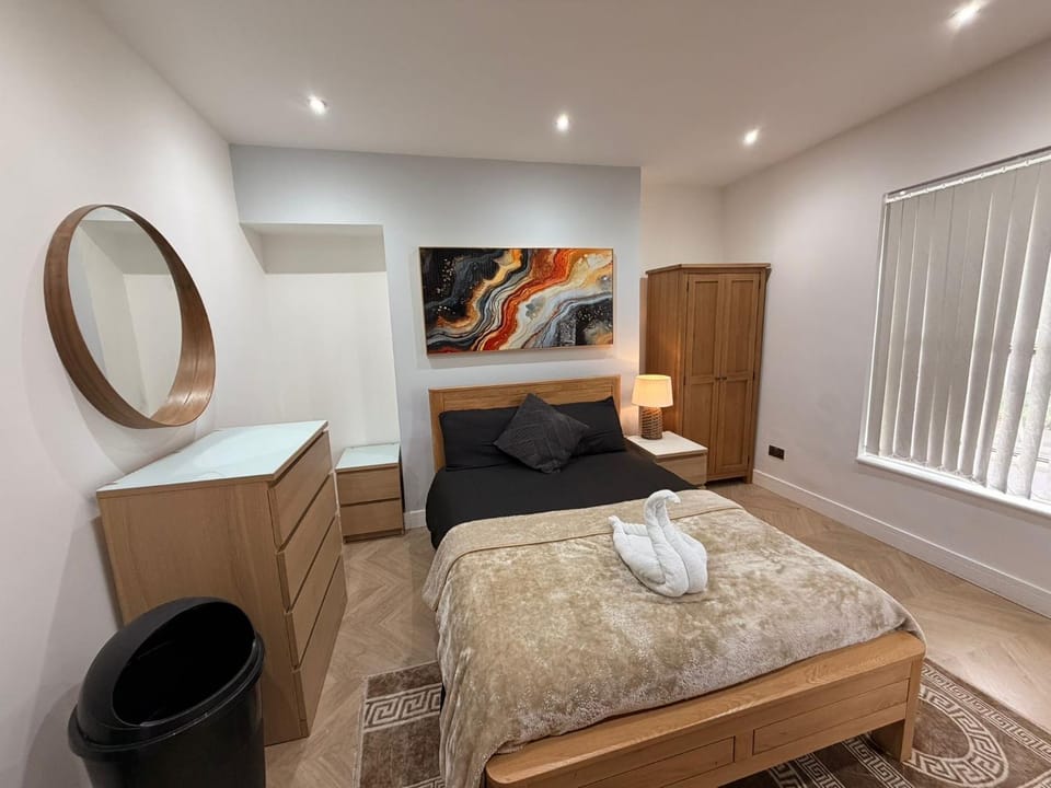 Bed, Photo of the whole room, towels