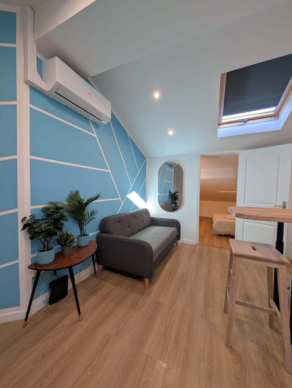 Communal lounge/ TV room, TV and multimedia, Seating area, Bedroom, air conditioner