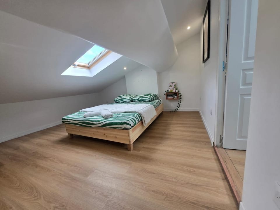 Bedroom, heating