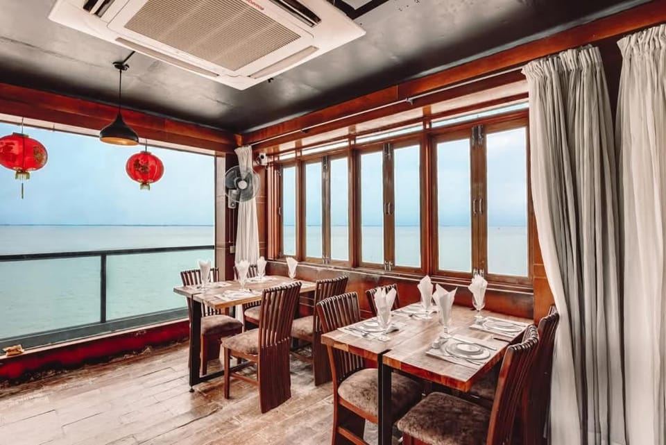 Restaurant/places to eat, Natural landscape, Banquet/Function facilities, River view