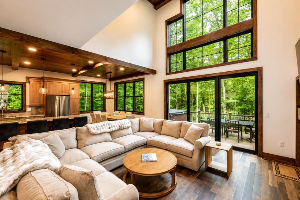 Riverfront Luxury at Loon Mtn Hot Tub Fire Pit House in Woodstock
