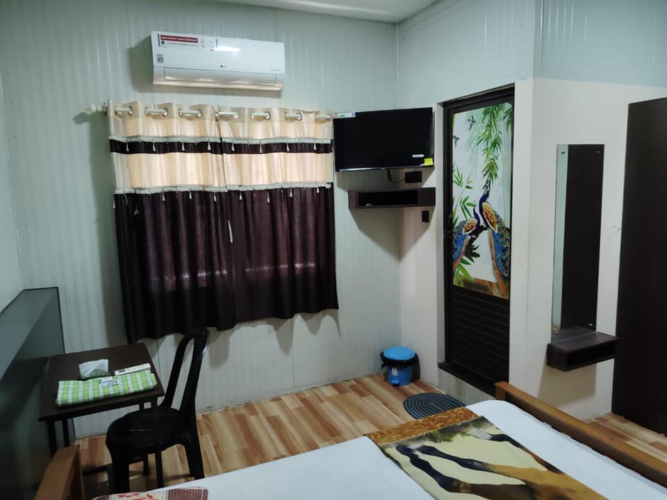 Bed, TV and multimedia, Bedroom, air conditioner