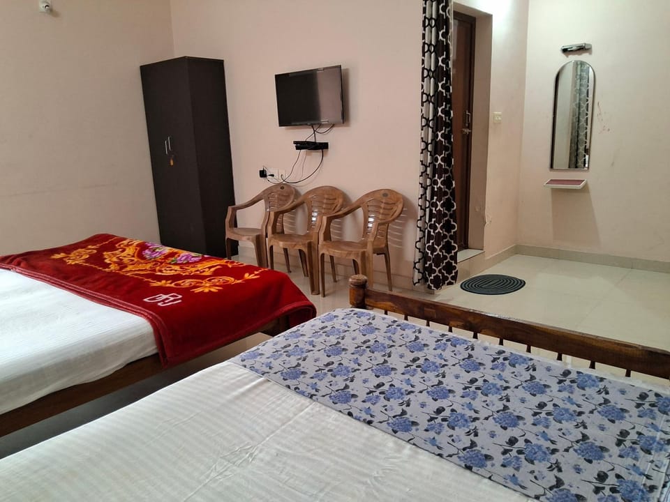 Bed, TV and multimedia, Photo of the whole room, Seating area, Bedroom, towels