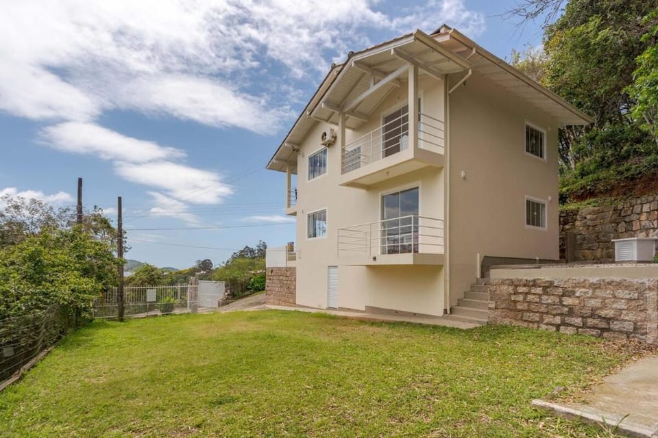 Casa Sambaqui Amplitude Charm and 100m from the Sea House in Florianopolis
