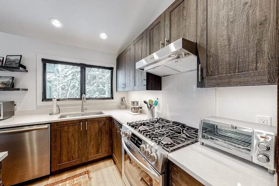 Kitchen or kitchenette, kitchen