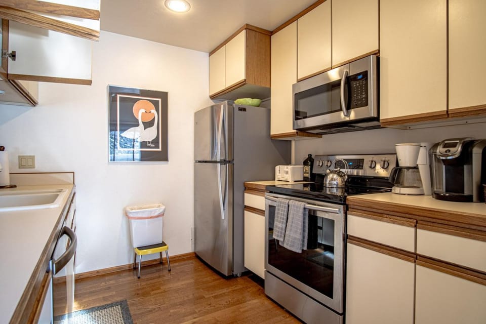 Kitchen or kitchenette, kitchen