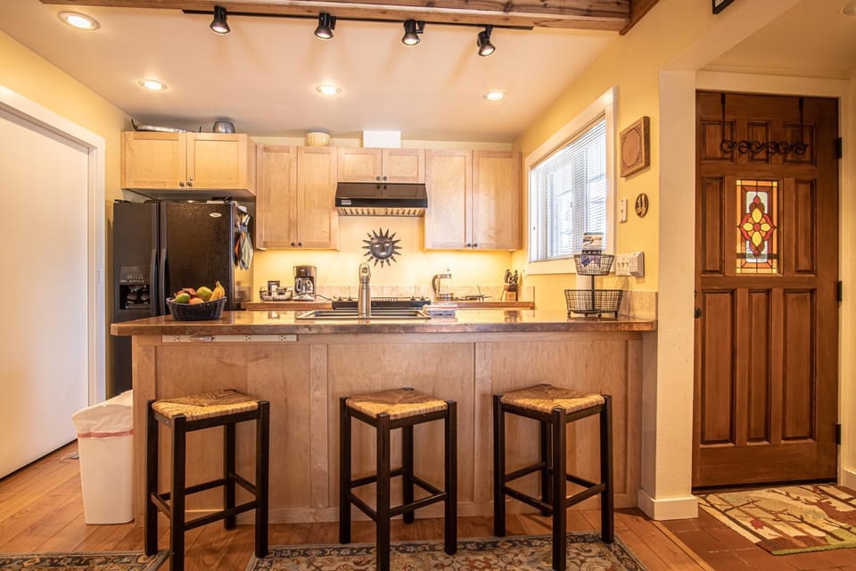 Kitchen or kitchenette, kitchen