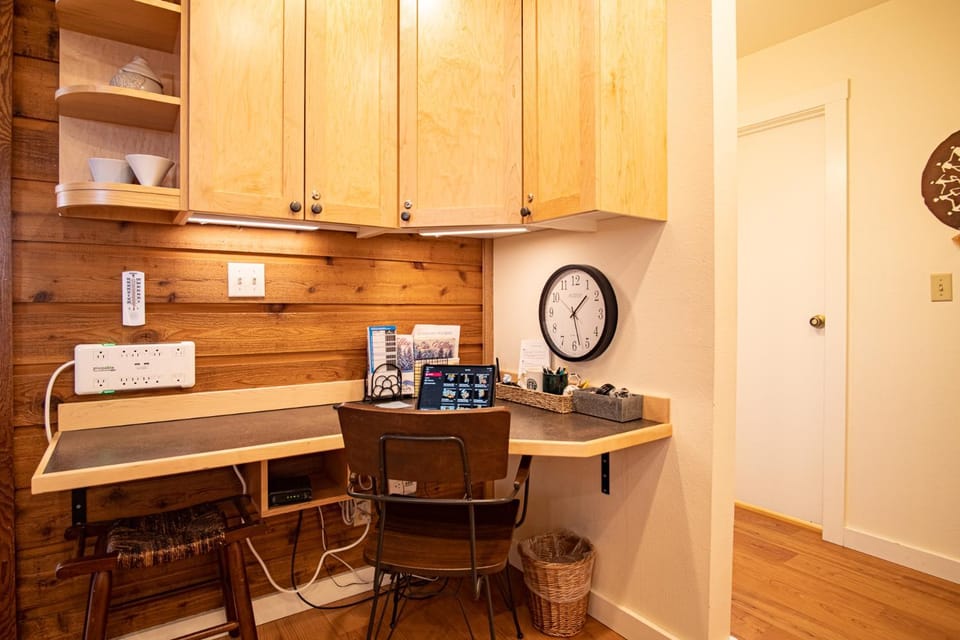 Kitchen or kitchenette, kitchen
