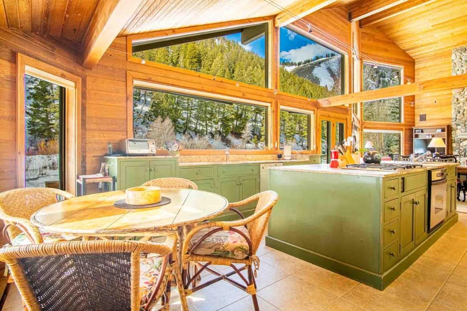 Kitchen or kitchenette, kitchen