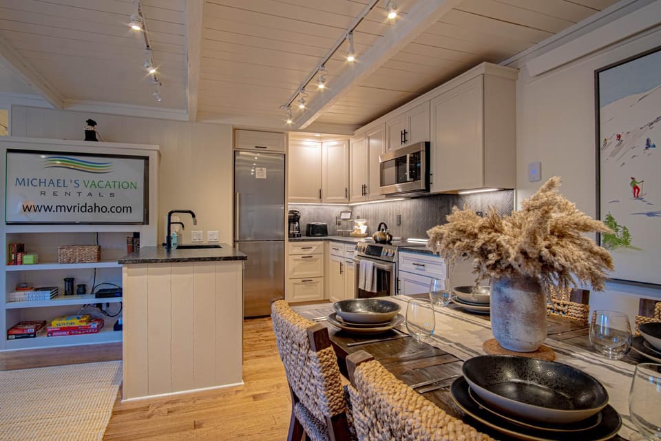Kitchen or kitchenette, kitchen