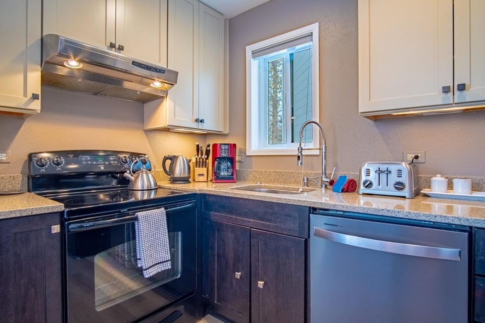 Kitchen or kitchenette, kitchen