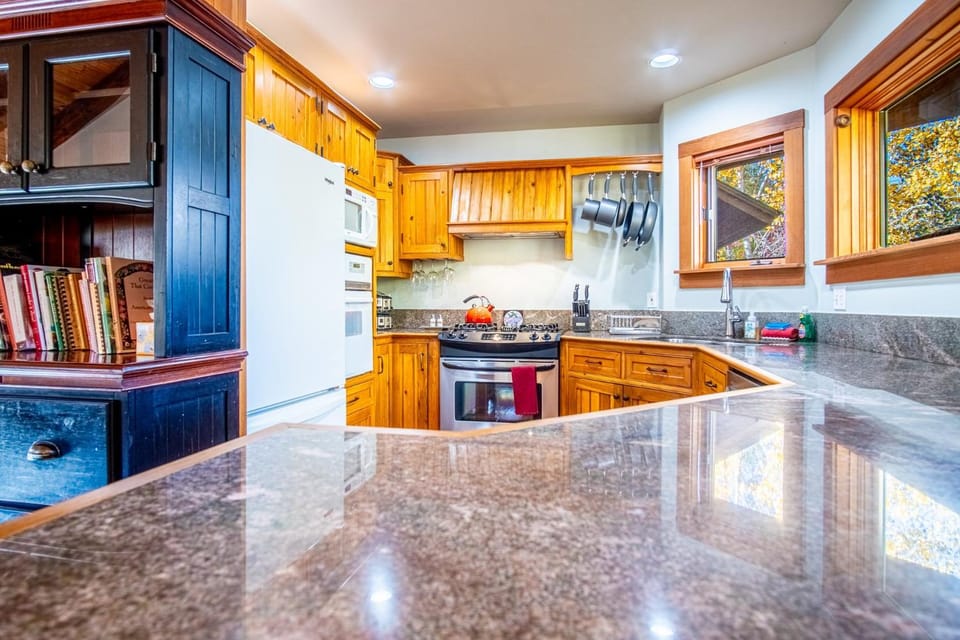 Kitchen or kitchenette, kitchen