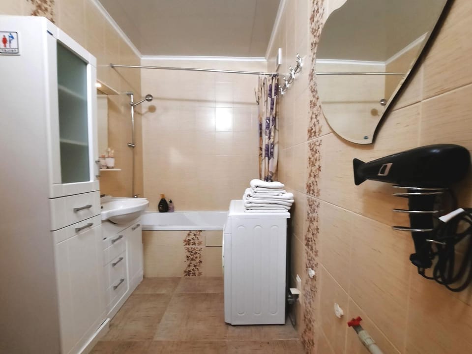 Bathroom, Bath, hair dryier, towels, washing machine, dryer