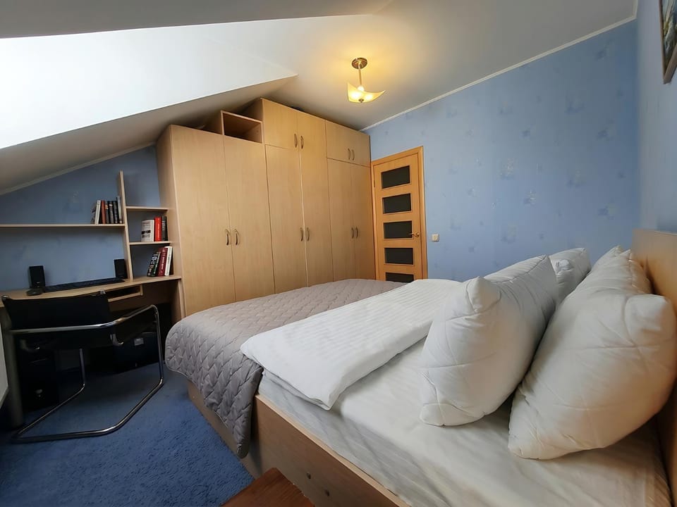 Bed, TV and multimedia, Living room, Photo of the whole room, Bedroom, wardrobe