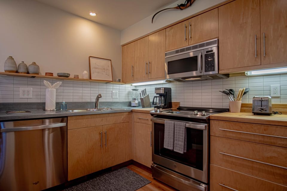 Kitchen or kitchenette, kitchen
