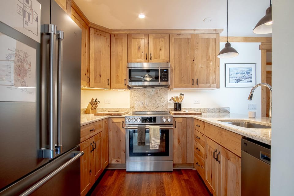 Kitchen or kitchenette, kitchen