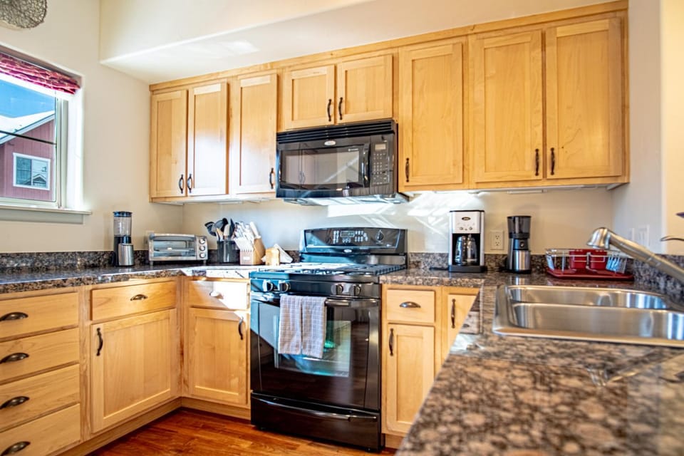 Kitchen or kitchenette, kitchen