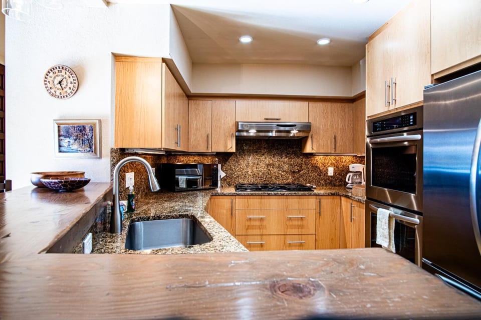 Kitchen or kitchenette, kitchen
