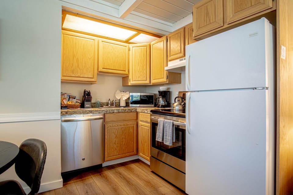 Kitchen or kitchenette, kitchen