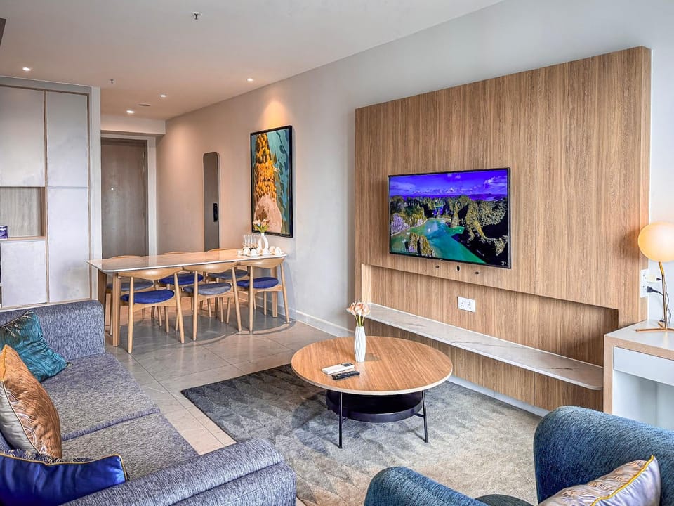 Communal lounge/ TV room, TV and multimedia, Living room, Seating area, Evening entertainment