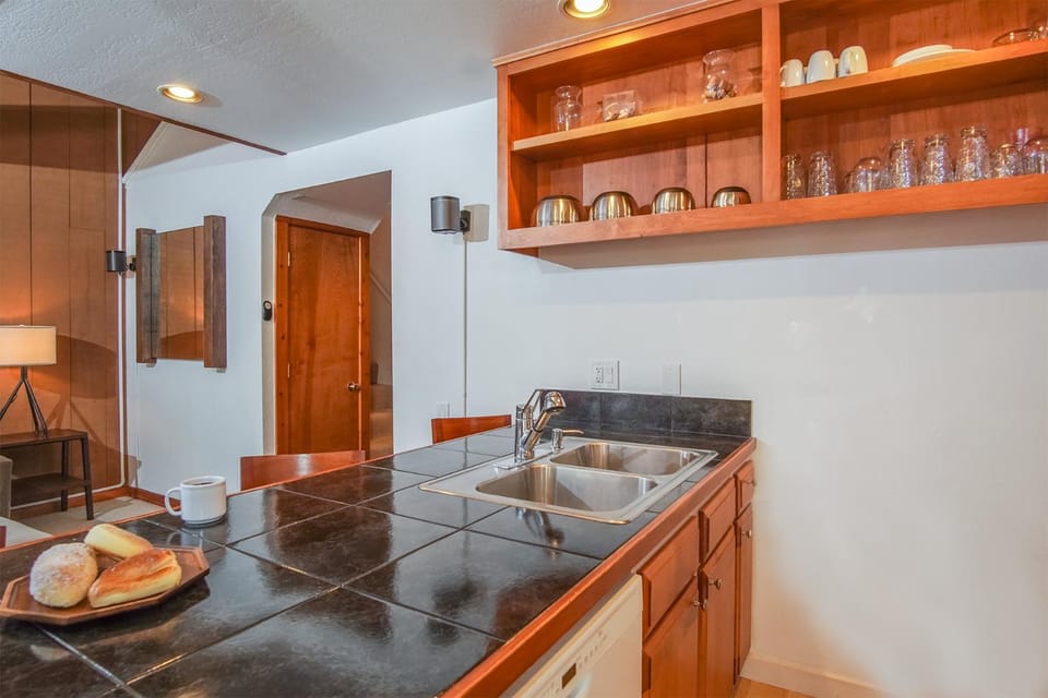 Kitchen or kitchenette, kitchen