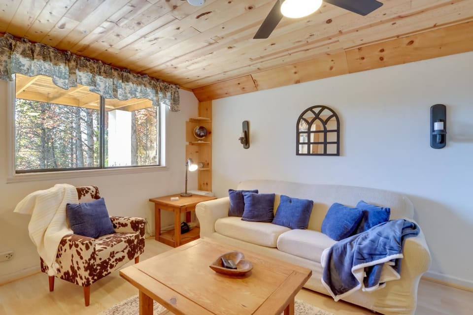 Serene Couple’s Lakeside Retreat, Water Views! Apartment in Union County