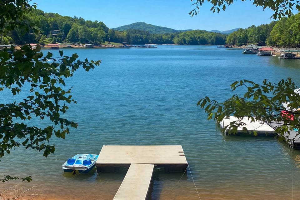 Serene Couple’s Lakeside Retreat, Water Views! Apartment in Union County