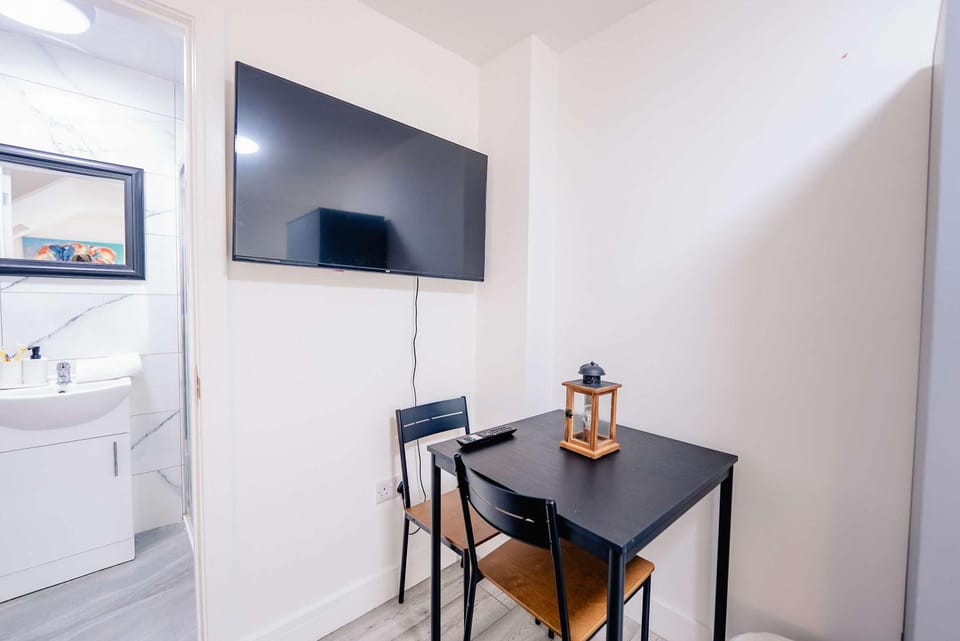 Bathroom, TV and multimedia