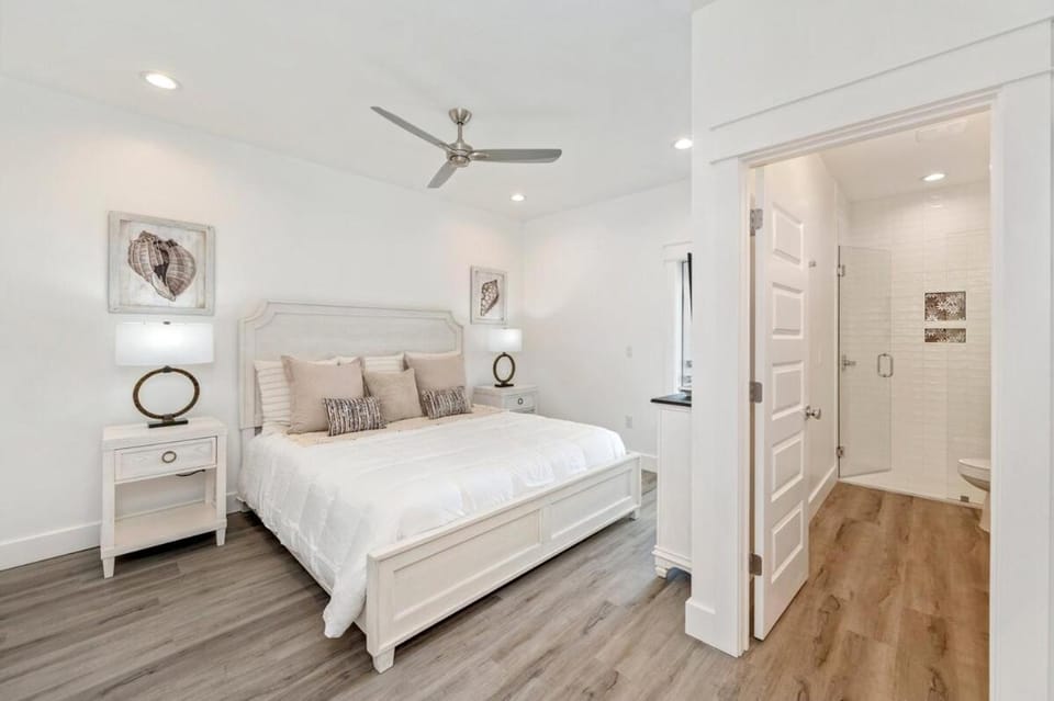 Ovation- Pool, Beach, Sleeps 21! House in South Walton County