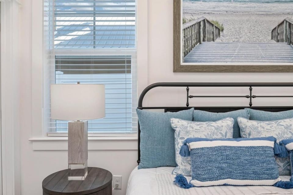 Ovation- Pool, Beach, Sleeps 21! House in South Walton County
