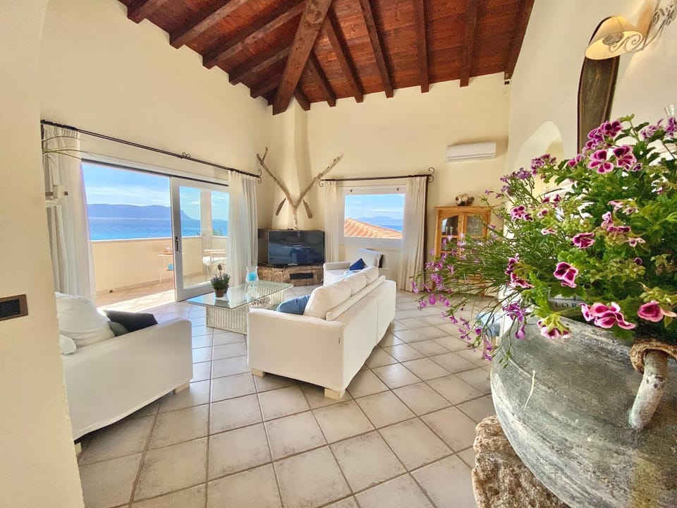View (from property/room), Balcony/Terrace, Living room