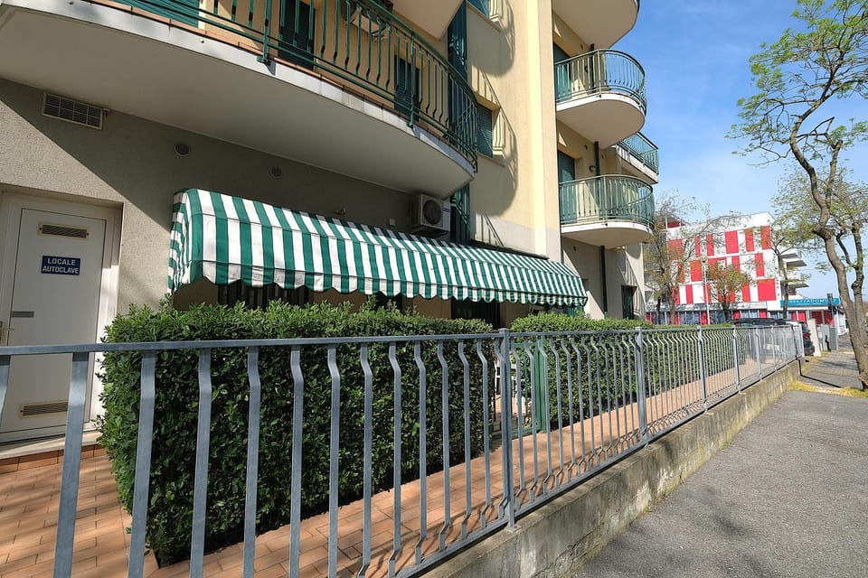 Trilocale piano terra con doppi servizi Piazza Aurora 100m dal mare - Family Apartment Apartment in Lido di Jesolo
