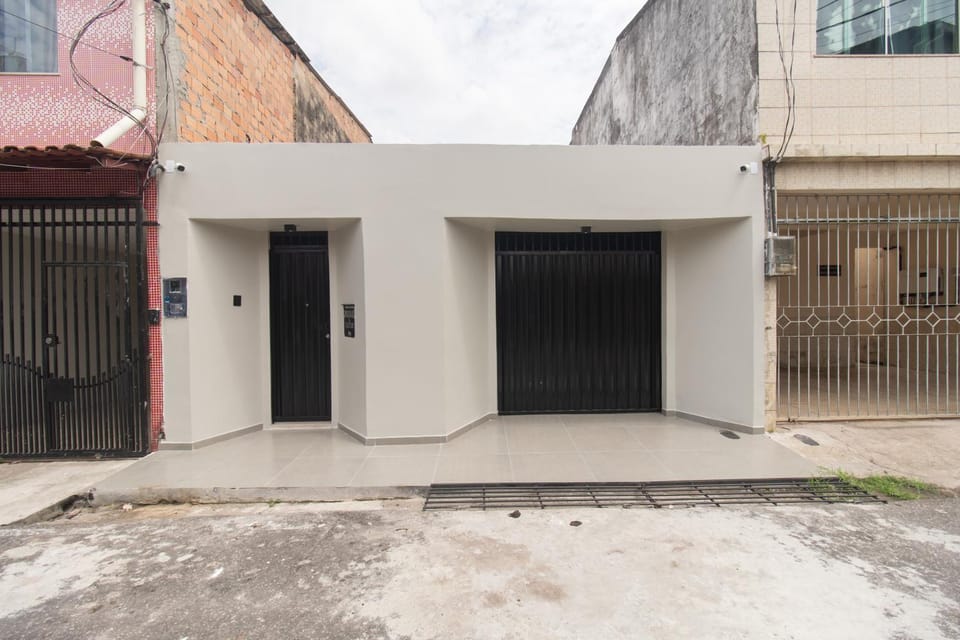 Facade/entrance, Day, Parking