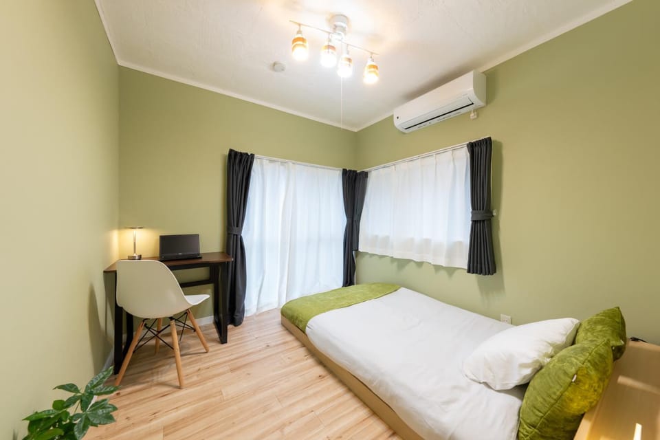 Bedroom, air conditioner