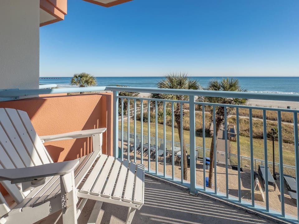 Beautifully Renovated Oceanfront 1BR! Roxanne Towers 303 House in Myrtle Beach