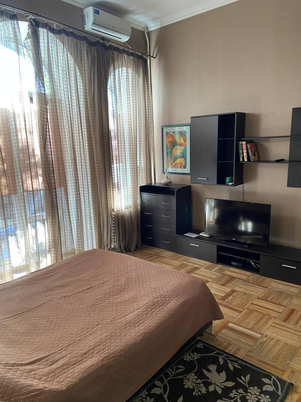 Bed, TV and multimedia, Bedroom