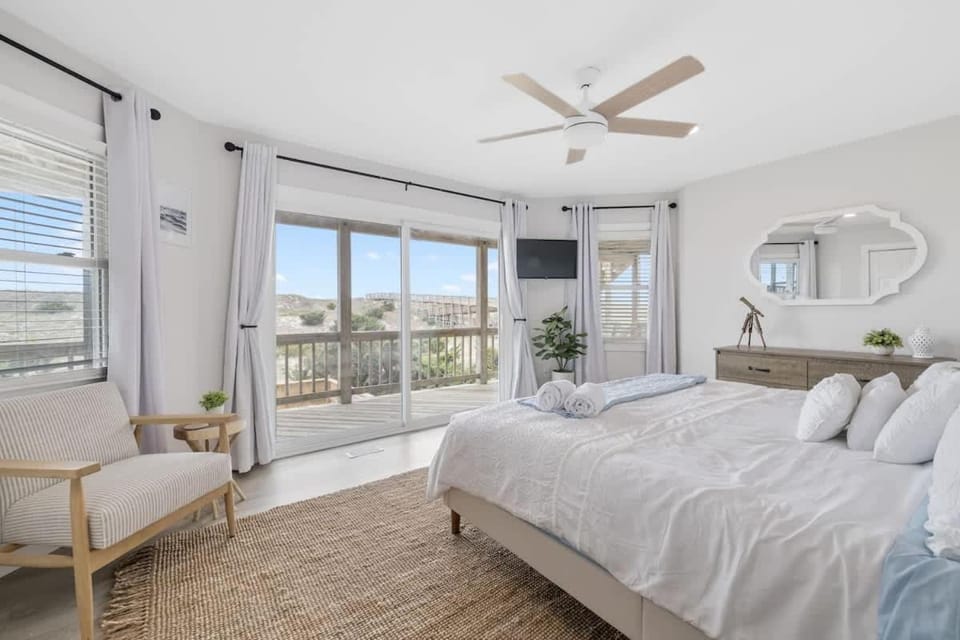 Elegant Updated Oceanfront Home with Pool & Hot Tub House in Outer Banks