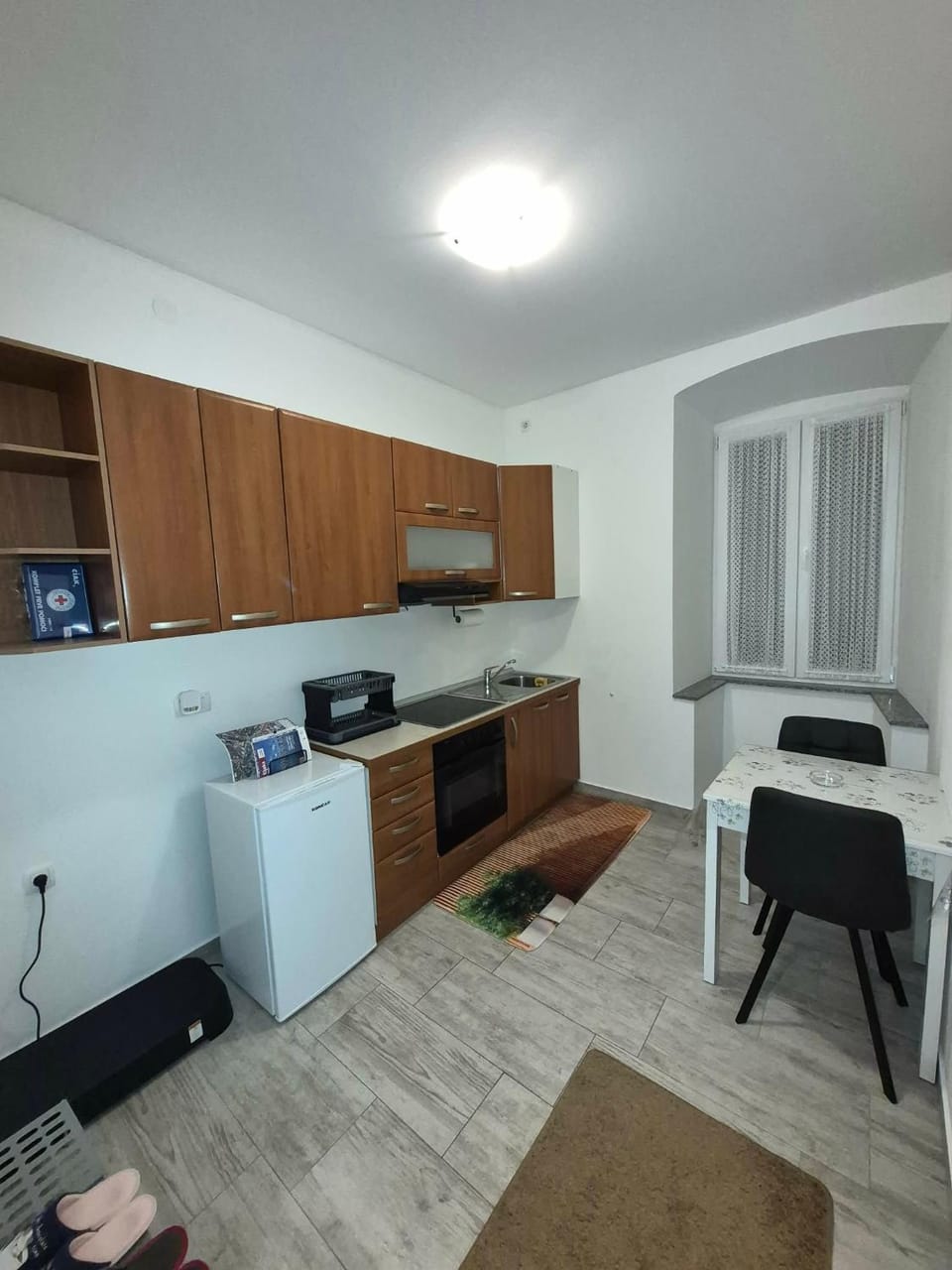 Kitchen or kitchenette, Dining area