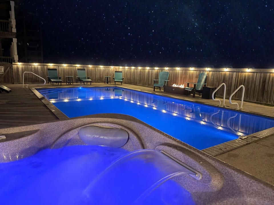 Blue Moon - LUX Oceanfront Pool Hot Tub Theater House in Outer Banks