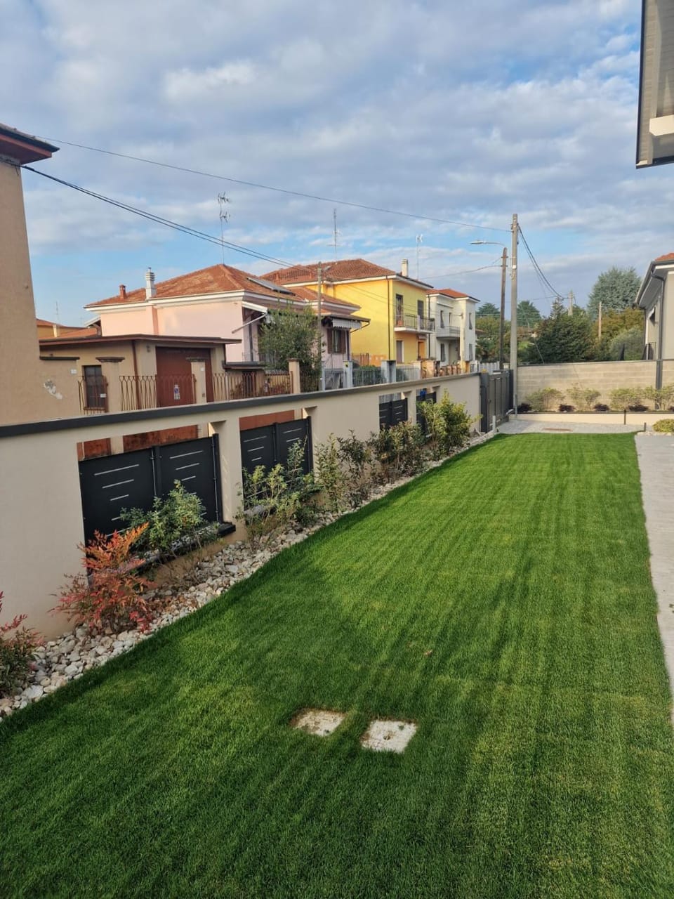 Property building, Spring, Day, Neighbourhood, Natural landscape, Garden, Garden view, Street view