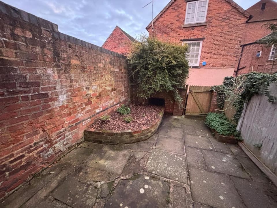 Ashbourne Market Place Holiday Cottage House in East Staffordshire District