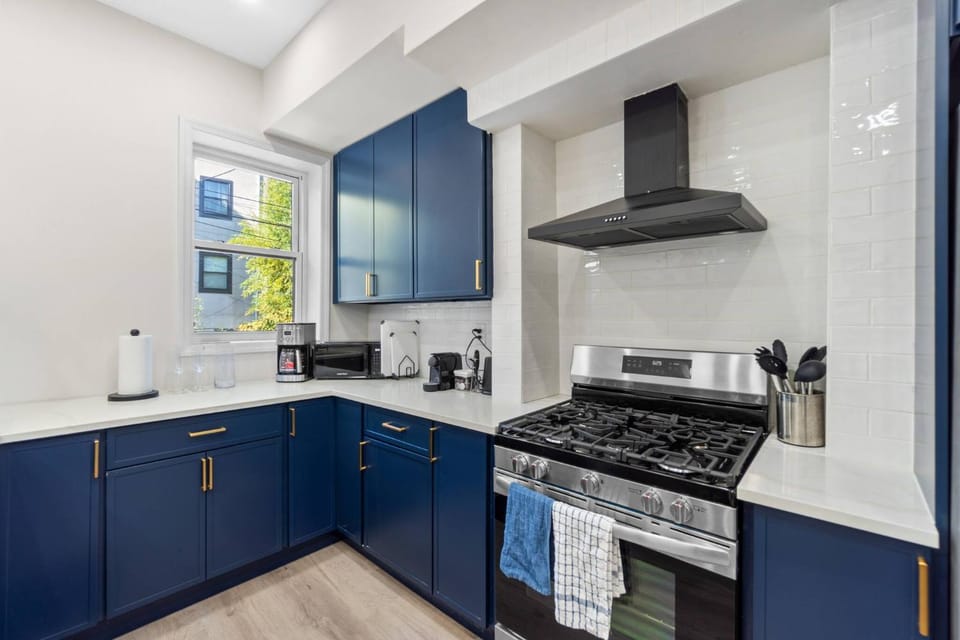 Kitchen or kitchenette, dishwasher, pet friendly, stove, toaster