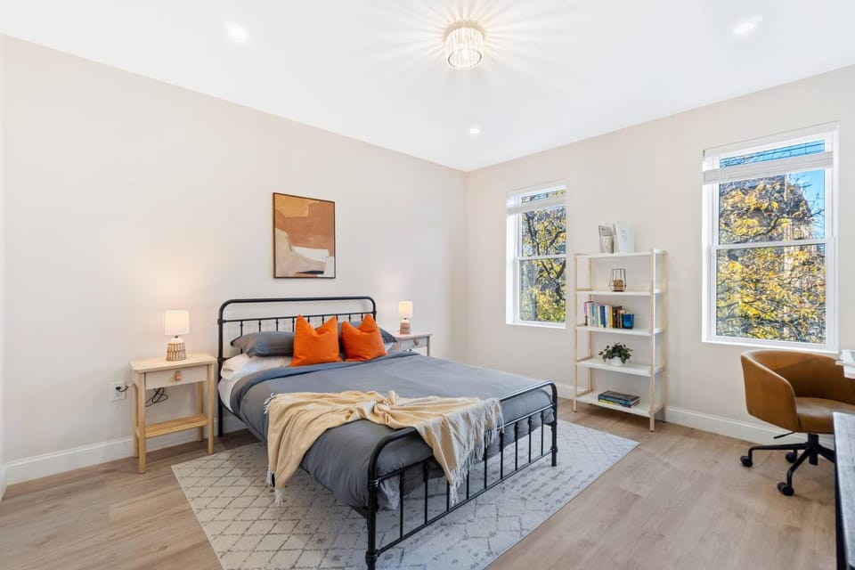 Bed, Photo of the whole room, Bedroom