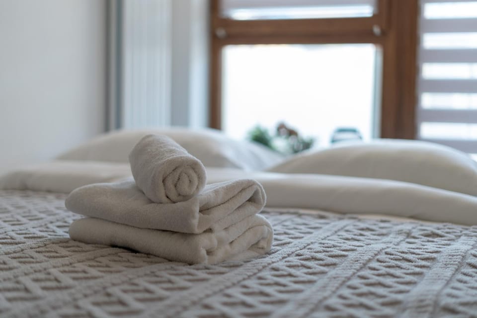Photo of the whole room, Bedroom, towels