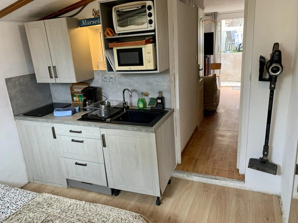 Kitchen or kitchenette