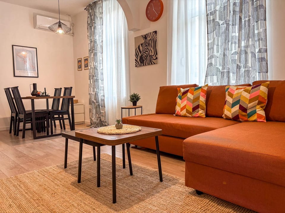 Living room, Seating area, Dining area, air conditioner